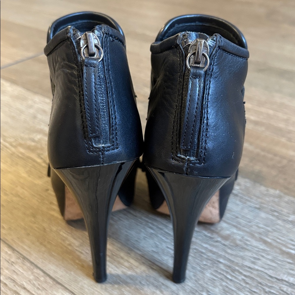 Y2K LAMB by Gwen Stefani Black Leather Peep-Toe High Heel Ankle Boots w Fringe - Picture 4 of 7